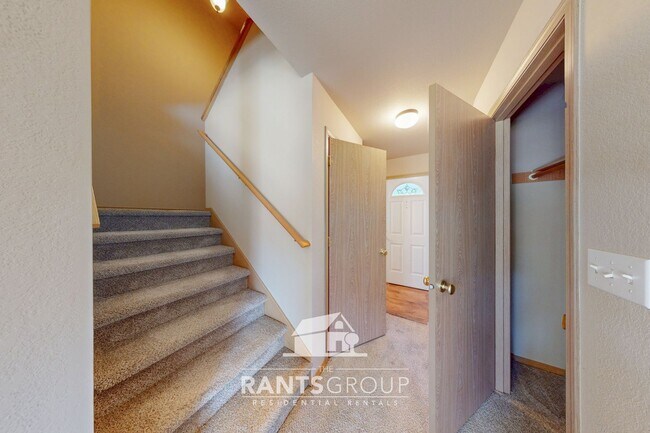 Foto del edificio - 7043-7045 Lazy Ct SW