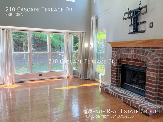 Building Photo - Just Listed! - 210 Cascade Terrace Dr