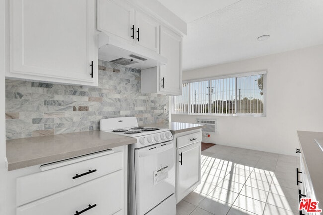 Foto del edificio - 7228 Allott Ave