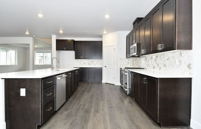 Foto del edificio - Elegant New Construction in South River Te...