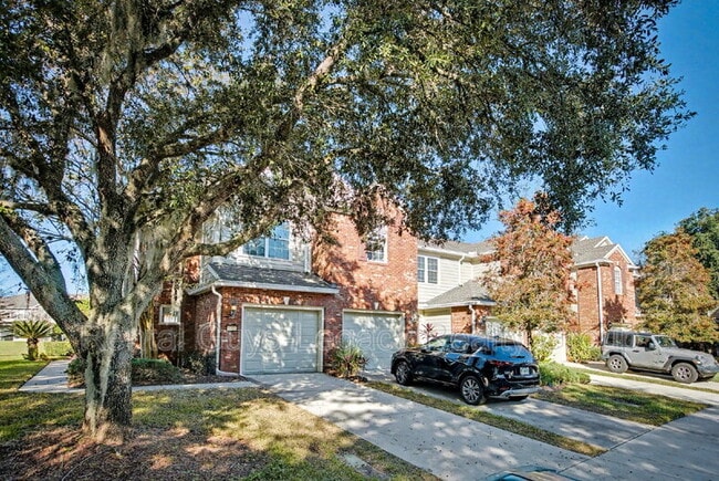 Building Photo - 6986 Roundleaf Dr