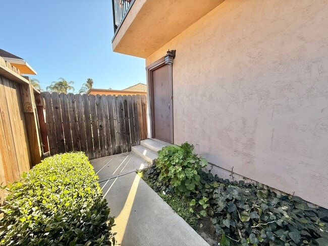 Building Photo - 1 Bedroom Home near SDSU!