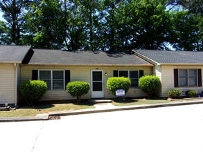 Building Photo - 589 Cedarvilla Dr