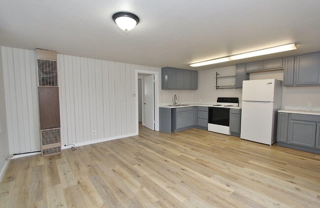 Building Photo - 812 S Washington Ave