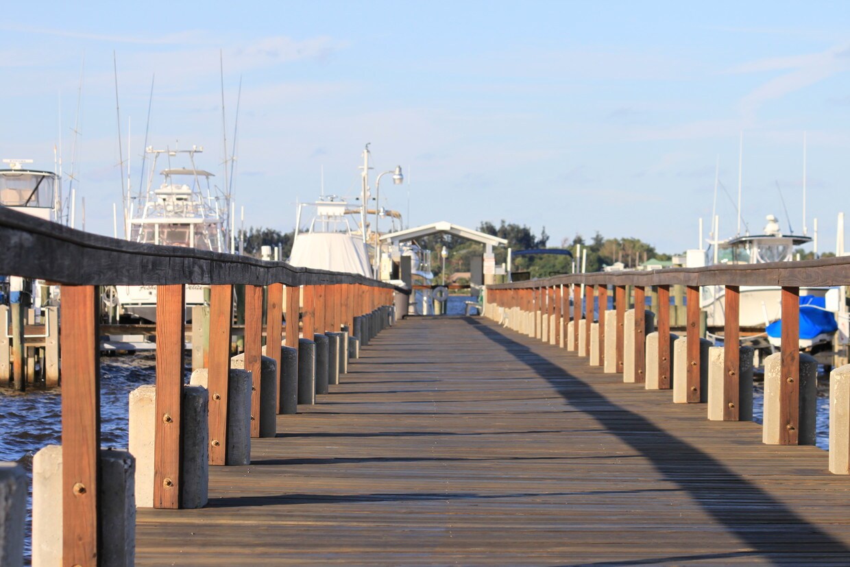 Boaters paradise - 150 SE Four Winds Dr