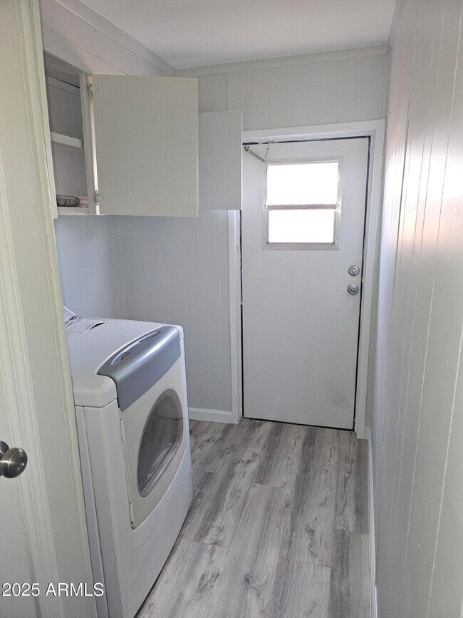 Building Photo - 720 S 97th Pl