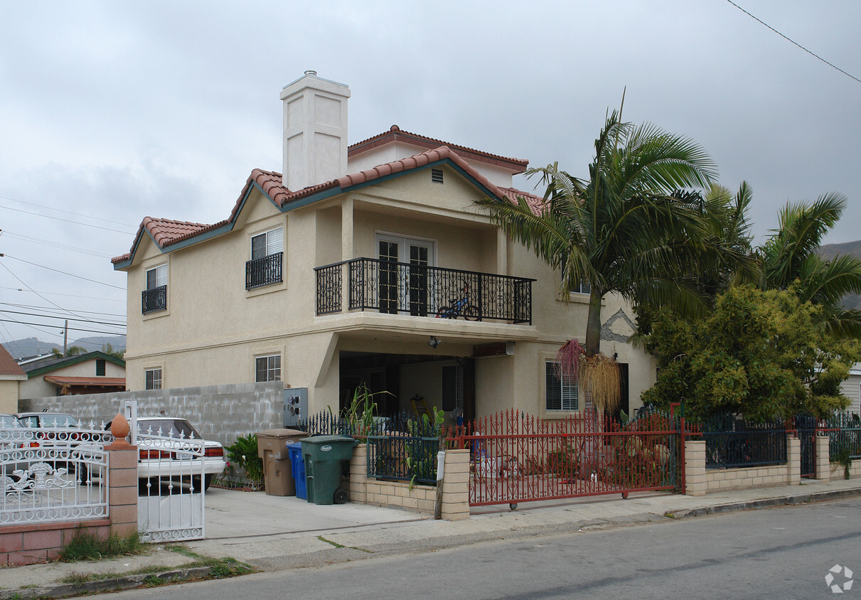 Primary Photo - 79-81 E McFarlane Dr