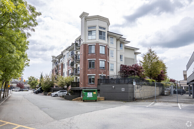 Building Photo - Signature Club Suites