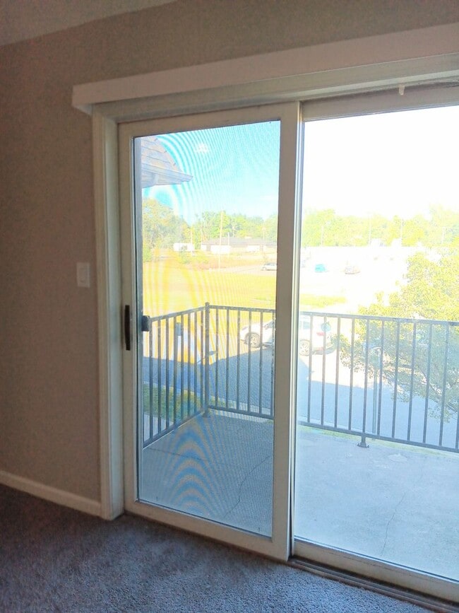 Building Photo - Spacious Condo with Modern Comforts