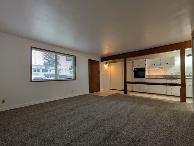 Building Photo - Open Concept 2-Bedroom, 1-Bath Apartment In Convienient Downtown Location!