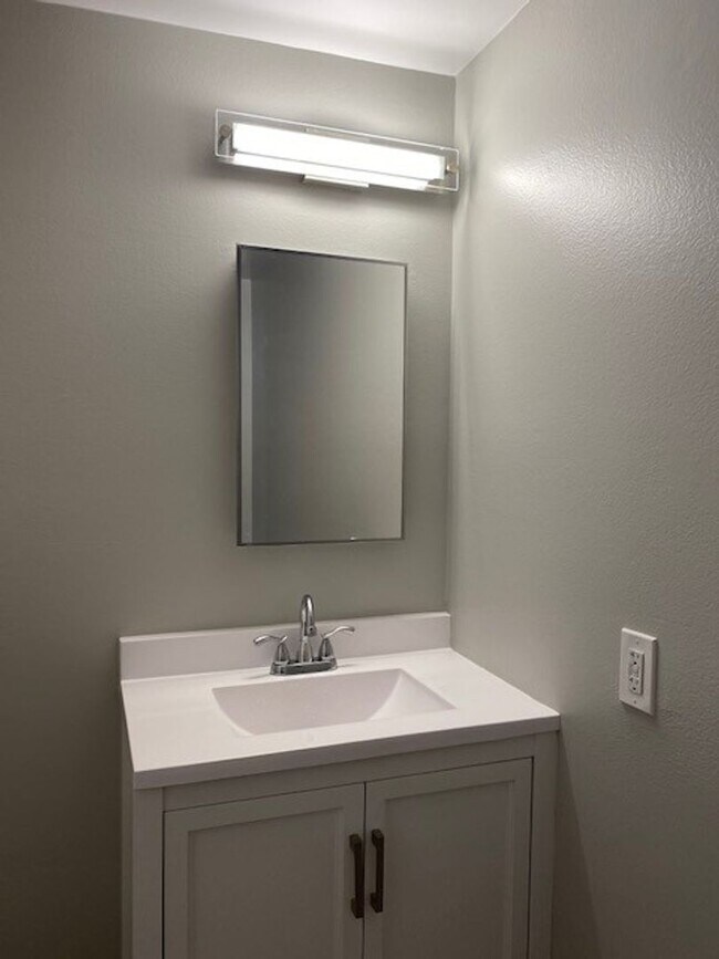 Building Photo - Cypress Townhome totally Remodeled!