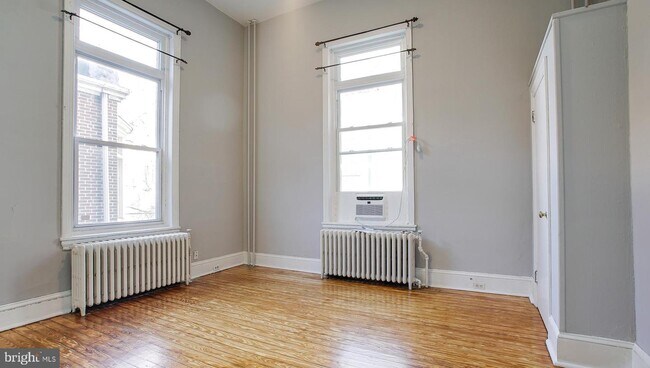 Building Photo - 1203 Spruce St
