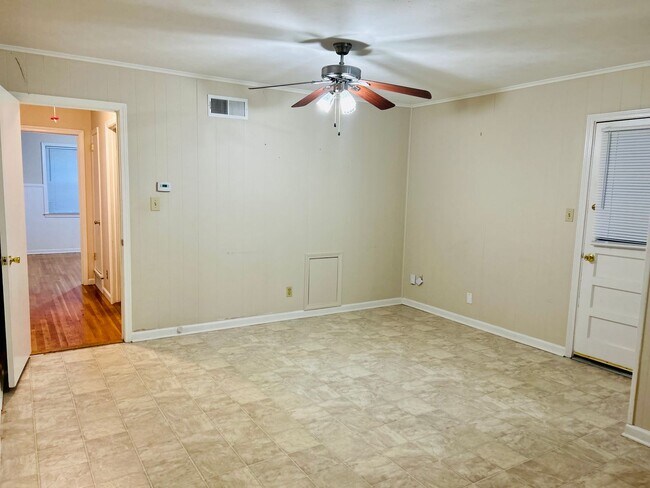 Building Photo - Very Nice Spacious Home in Sea Isle Park Area