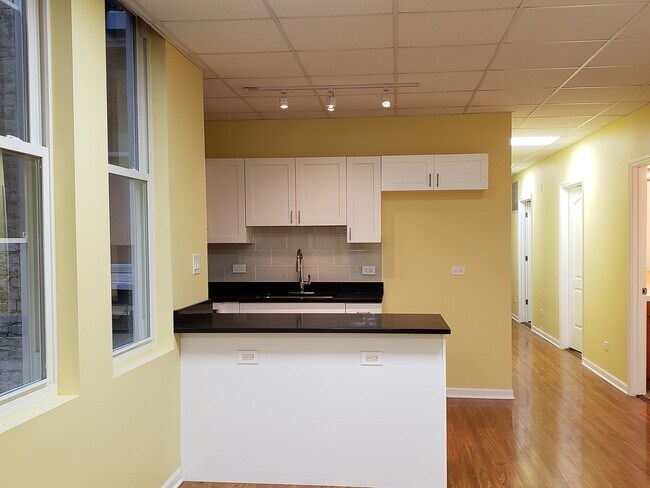 Building Photo - 3133 S Archer Ave