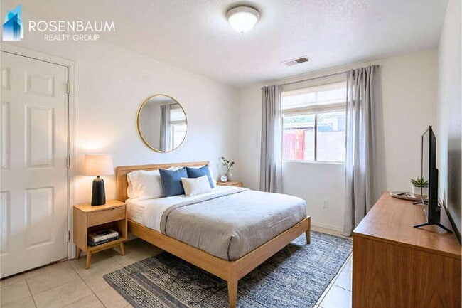 Foto del edificio - 1702 W Shangri La Rd