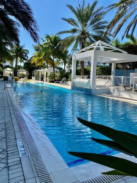 Foto del edificio - 2821 N Ocean Blvd