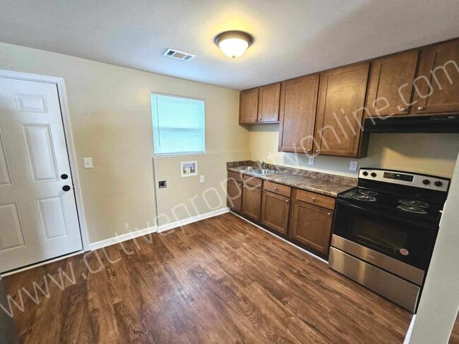 Building Photo - 510 Woodard Ave