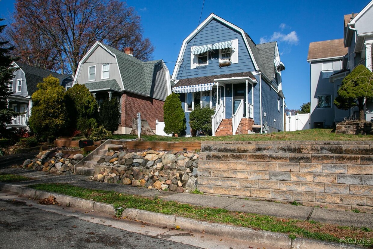 Primary Photo - 38 Evergreen Ave