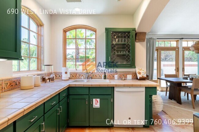 Foto del edificio - 690 W Linda Vista Dr