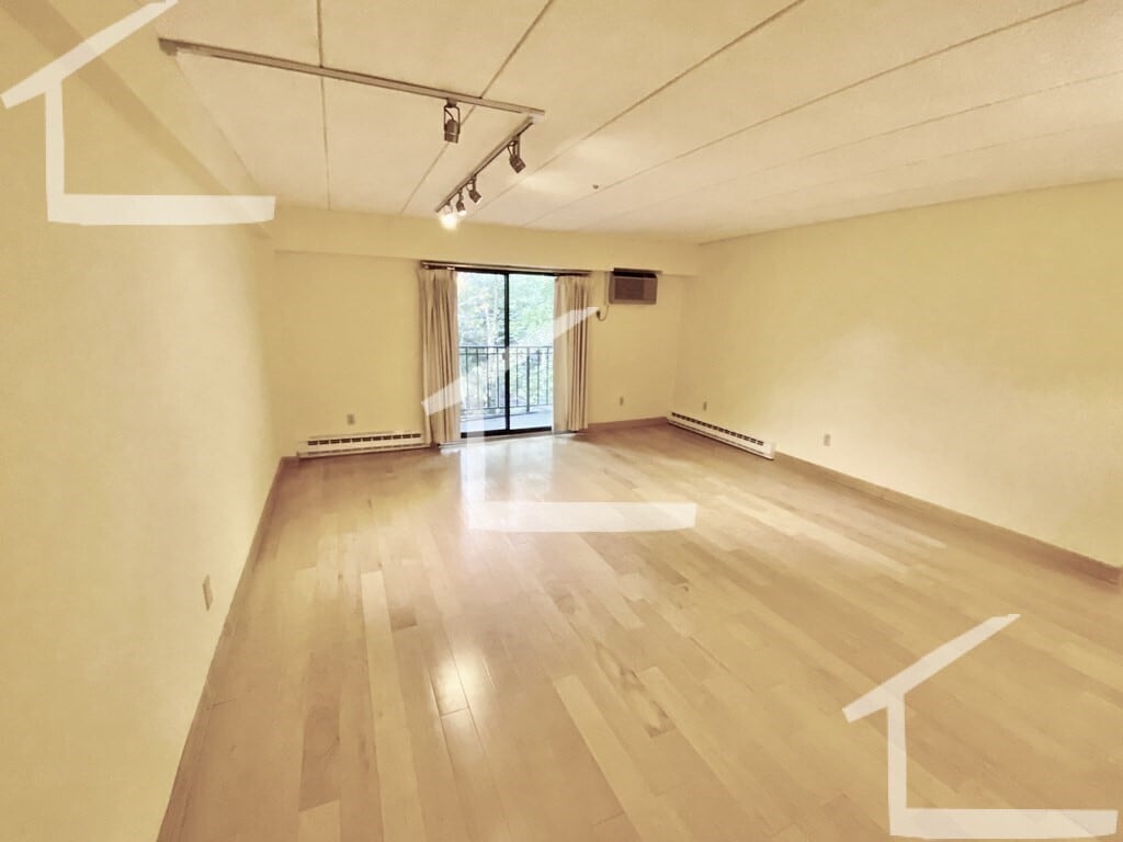 Primary Photo - 150 Pleasant St
