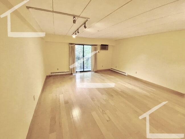 Building Photo - 150 Pleasant St