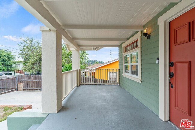 Foto del edificio - 6163 Strickland Ave