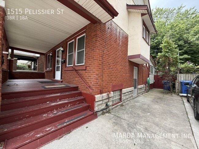 Photo du bâtiment - CHARMING 3 BED/1 BATH HOUSE DOWNTOWN WINDSOR + HYDRO, WATER & GAS!