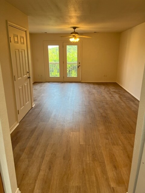 Primary Photo - 180 Toni Ln