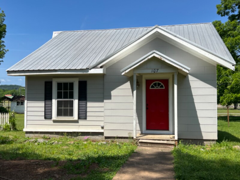 Primary Photo - 107 Harris Ave