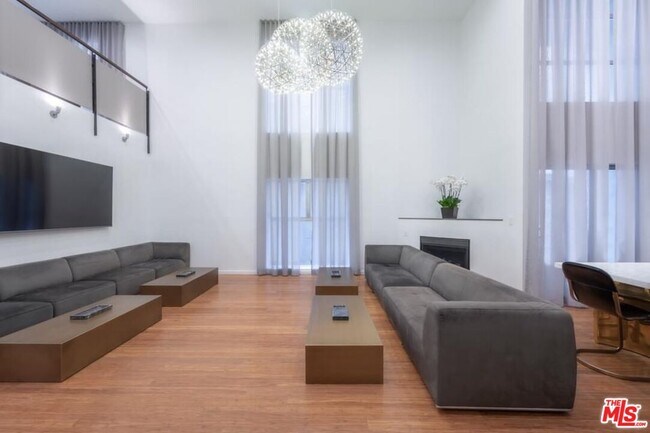 Foto del edificio - 7062 Hawthorn Ave