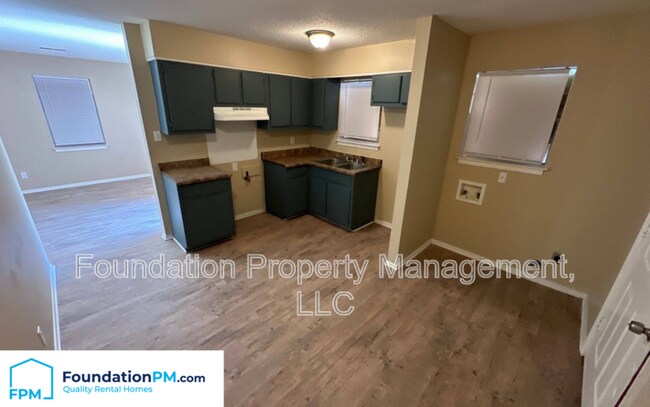 Building Photo - 1495 Oriole St