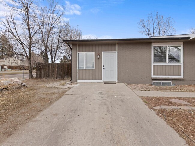Building Photo - 4899 Sonata Dr