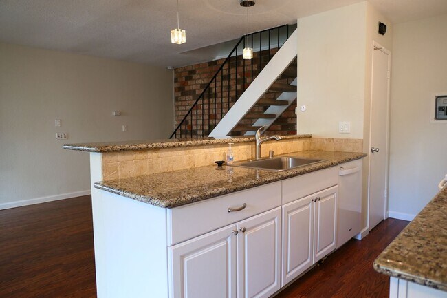Building Photo - 2 bed/1 bath condo. 1 carport parking + ad...