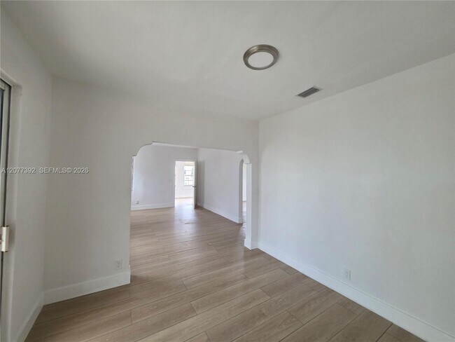 Foto del edificio - 2326 SW 9th St