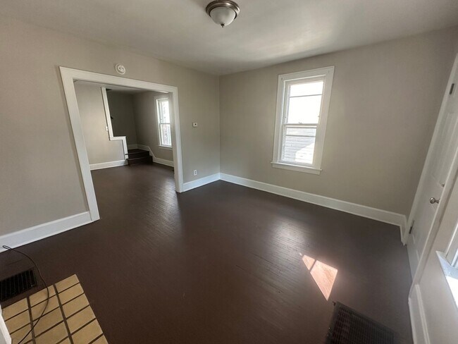 Building Photo - Cozy 3-Bed/1-Bath Duplex: Columbus Living ...