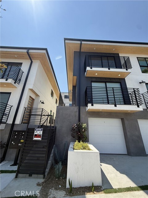 Foto principal - 4454 Clinton St