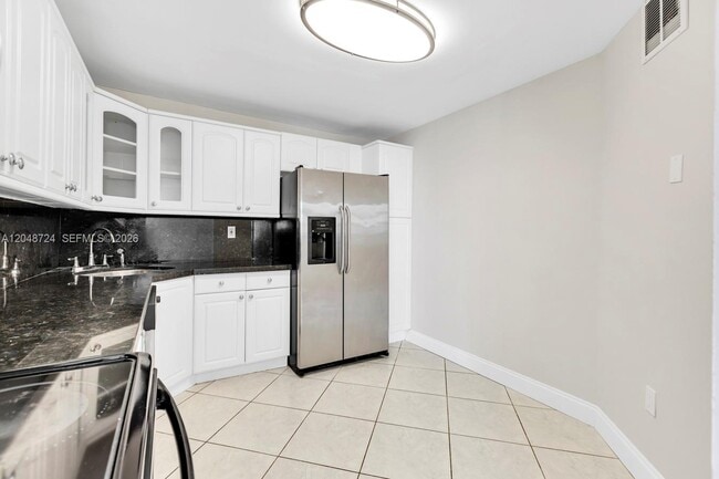 Foto del edificio - 2750 NE 183rd St