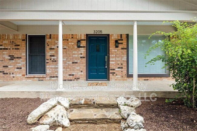 Building Photo - 3205 Santa Monica Dr