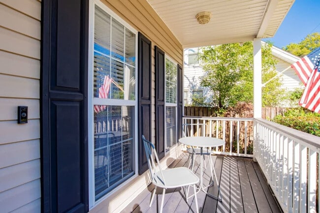 Building Photo - 213 Hazel St