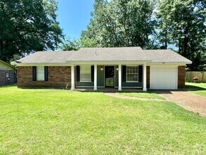 Building Photo - 5595 Briarwood Dr