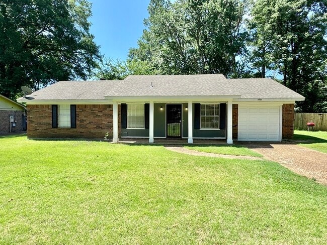 Photo - 5595 Briarwood Dr House