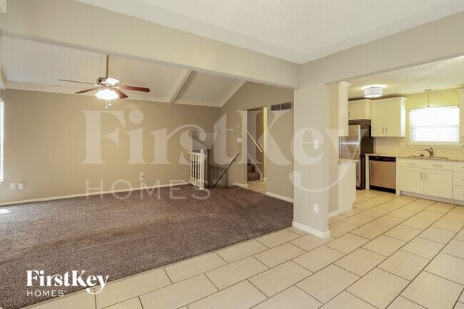 Foto del edificio - 16309 W 126th St