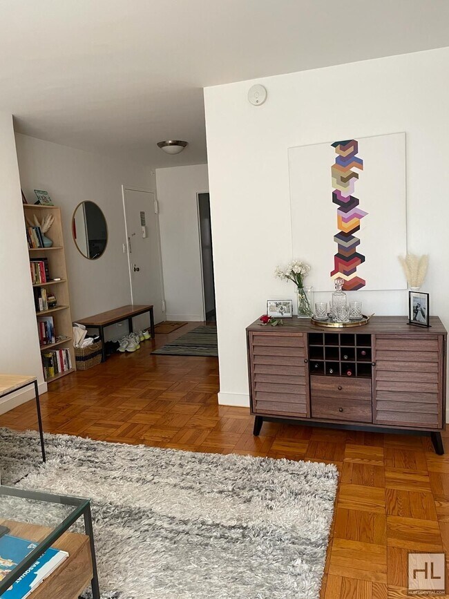 Building Photo - Corner 1-Bedroom with Stunning Views | 17t...