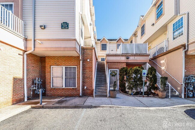 Building Photo - 105 Adamecs Way