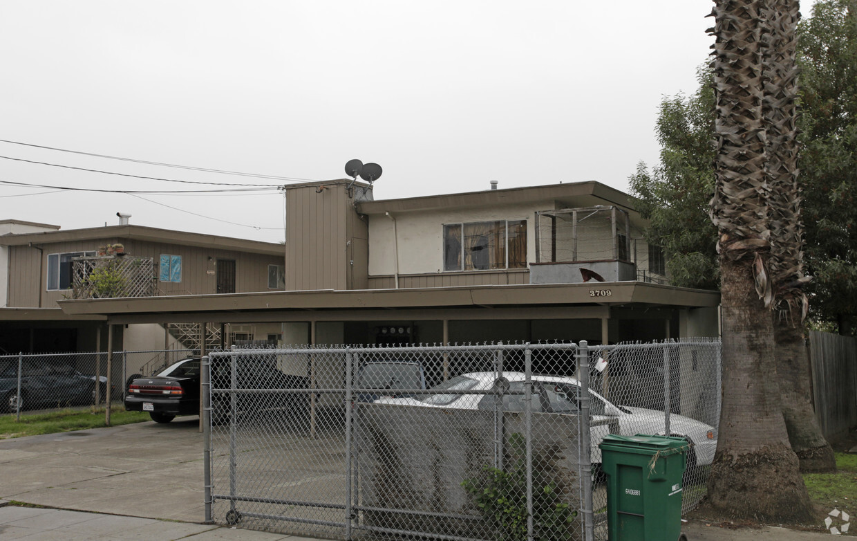 Building Photo - 3709 San Juan St