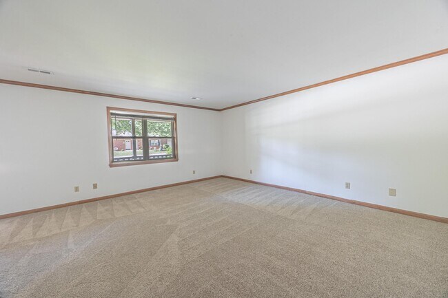 Foto del edificio - 10896 Oak Blvd