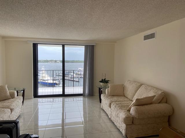 Building Photo - 1208 Marine Way