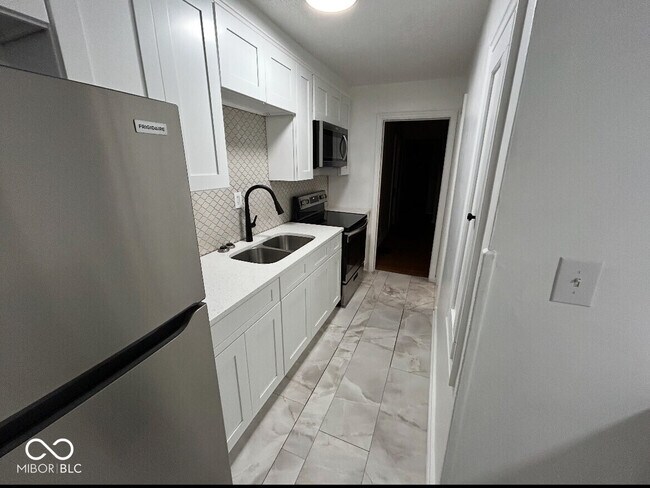 Foto del edificio - 5838 Rosslyn Ave