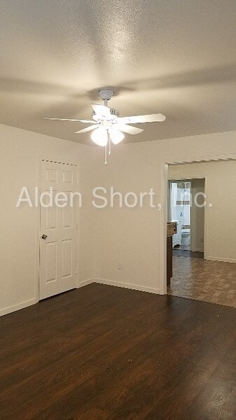 Building Photo - 1 bed, 1 bath duplex in Grand Prairie