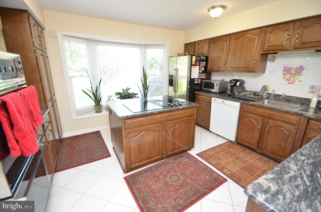 Building Photo - 8470 Clover Leaf Dr